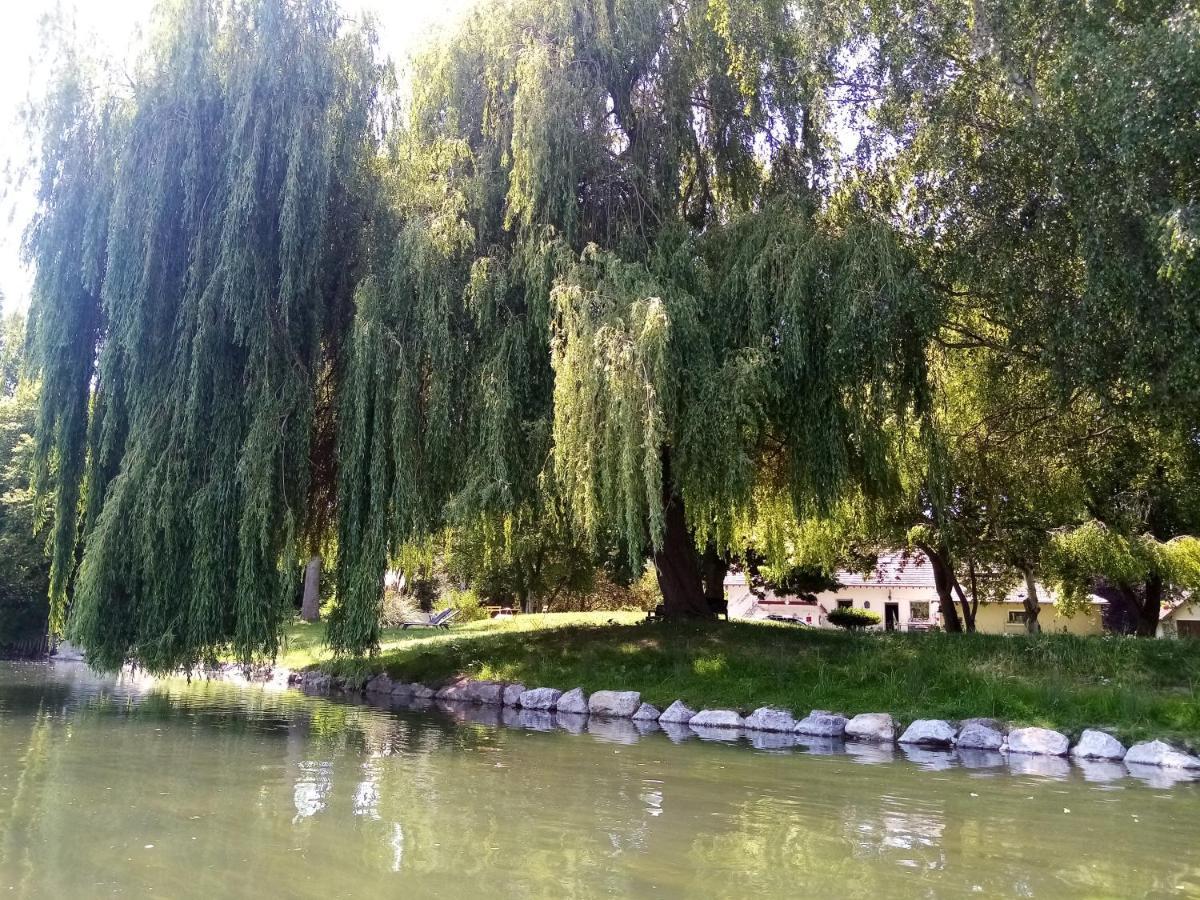 Havre De Paix Au Bords De L'Eure - Divers Hebergements Garennes-sur-Eure Exterior foto