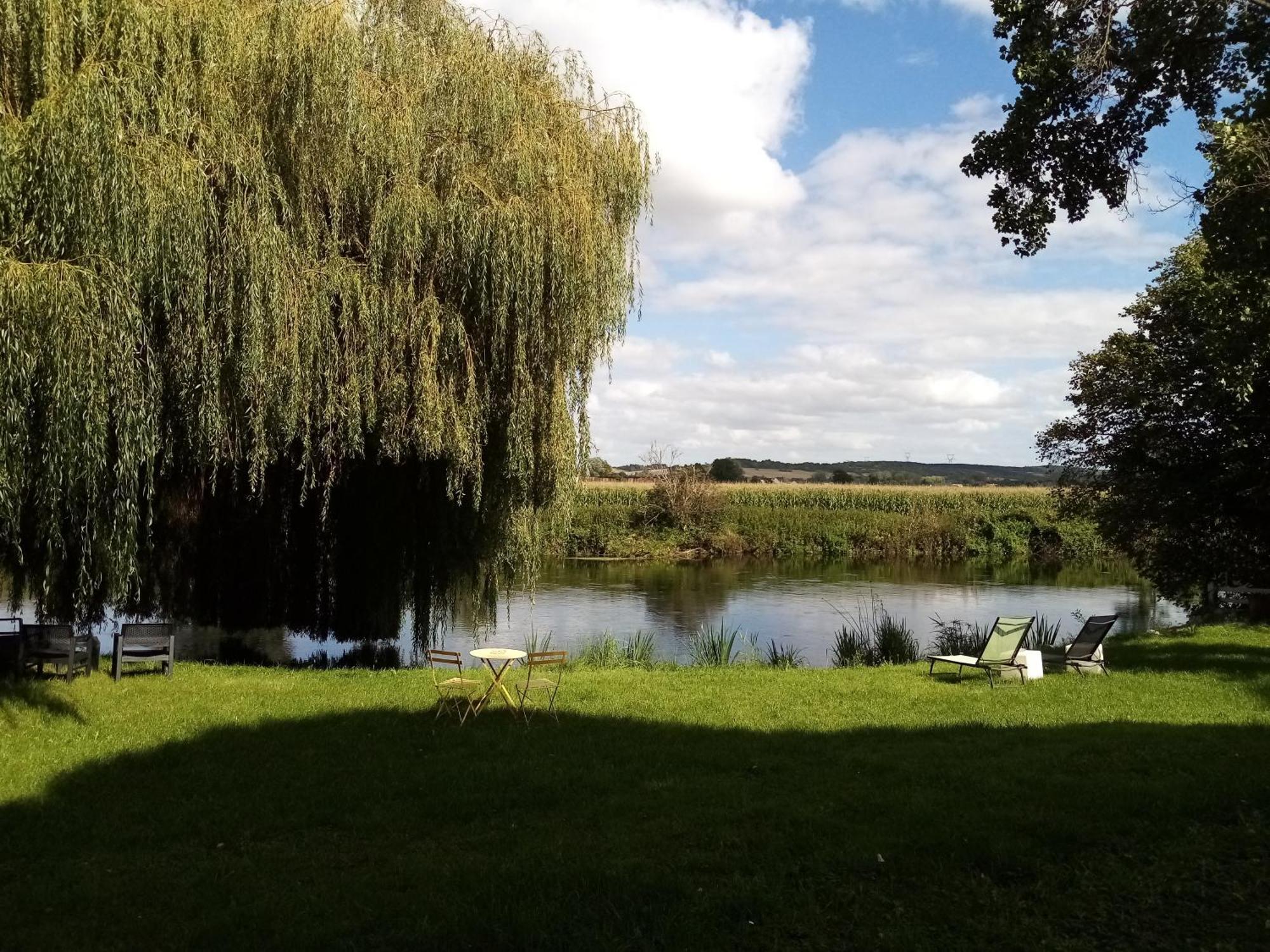 Havre De Paix Au Bords De L'Eure - Divers Hebergements Garennes-sur-Eure Exterior foto